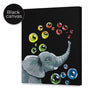 En elefant med färgade tvålbubblor